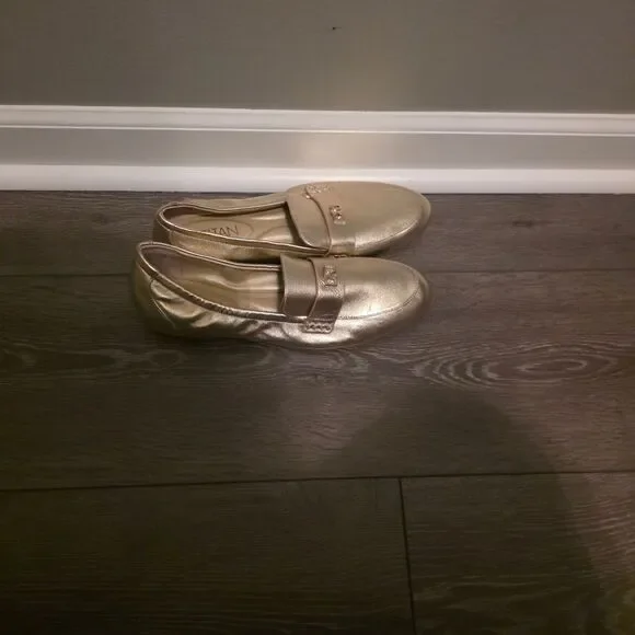 NWT- Women's Deltan Gold Loafers No Box - Picture 5 of 6